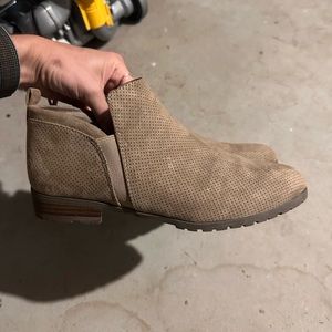 Dr. Scholls excellent condition tan booties size 11